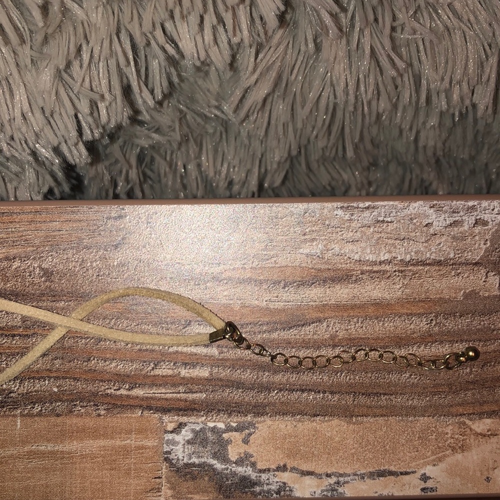 Choker - Picture 3 of 6